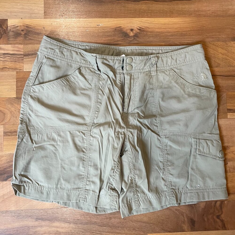 North Face Khaki Shorts – Women’s Size 10 Long